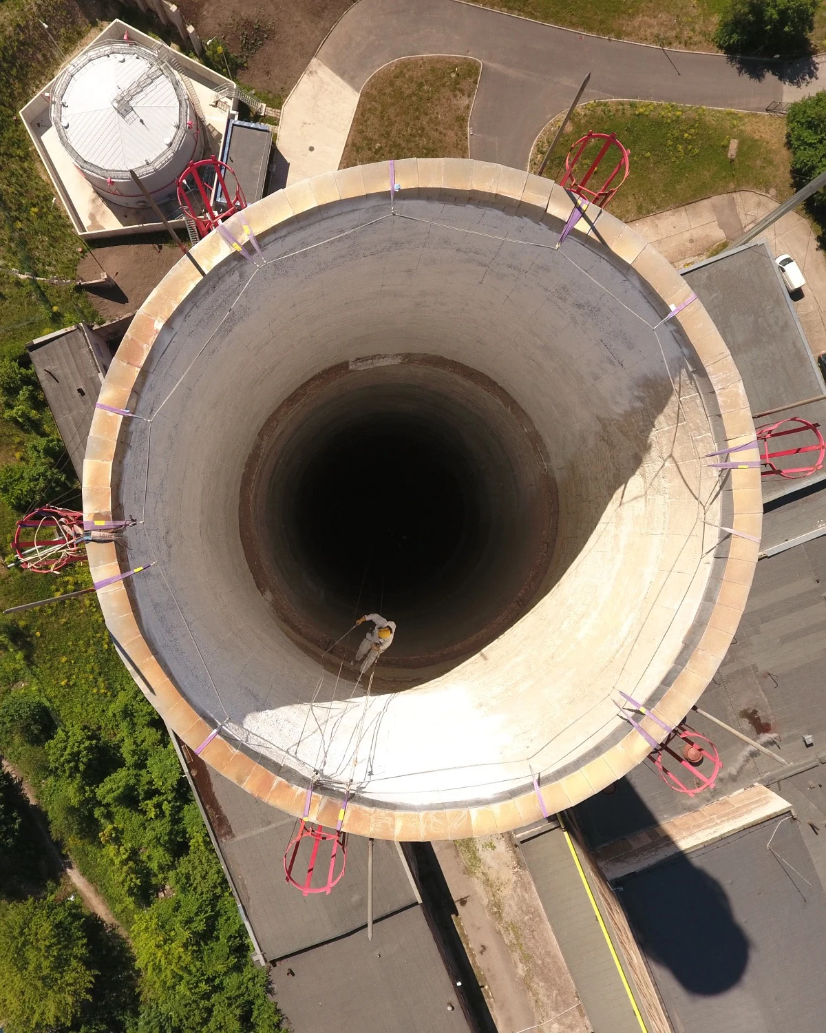 Skyproffi tehnikud tööstuskorstna remondil