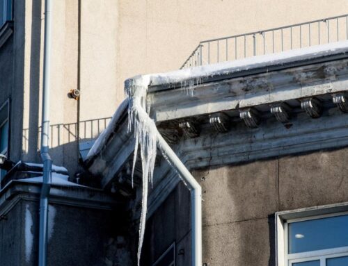 Jurist: puhastage katused lumest ja räästad jääst – ohutuslint ei päästa vastutusest (Ärileht)