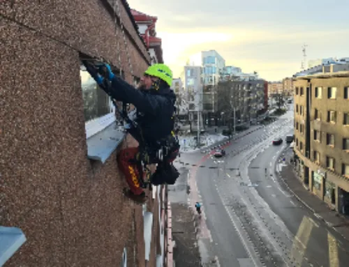 Ohtliku krohvi eemaldamine: Pärnu mnt 25